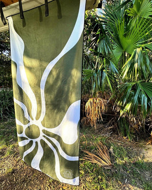 Sunee Anchor Towel: Our Magnetic, Sand-Free, Quick-Dry Surf Towel