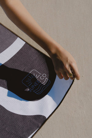 Sunee Anchor Towel: Our Magnetic, Sand-Free, Quick-Dry Surf Towel