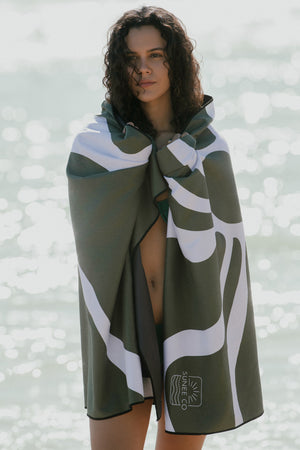Sunee Anchor Towel: Our Magnetic, Sand-Free, Quick-Dry Surf Towel